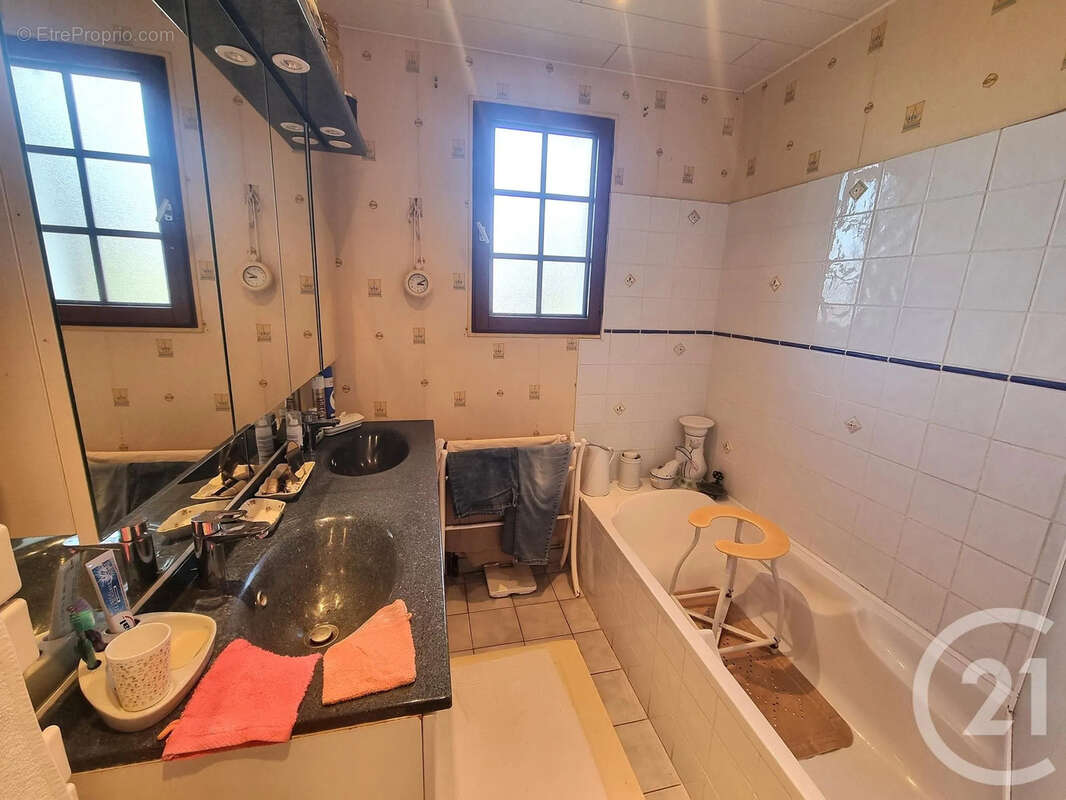 Maison à SAINT-SATUR