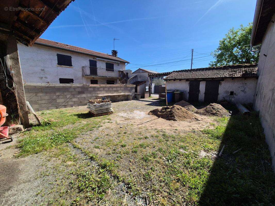 Appartement à VEAUCHE