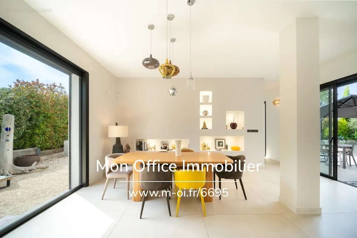 Maison à VENTABREN