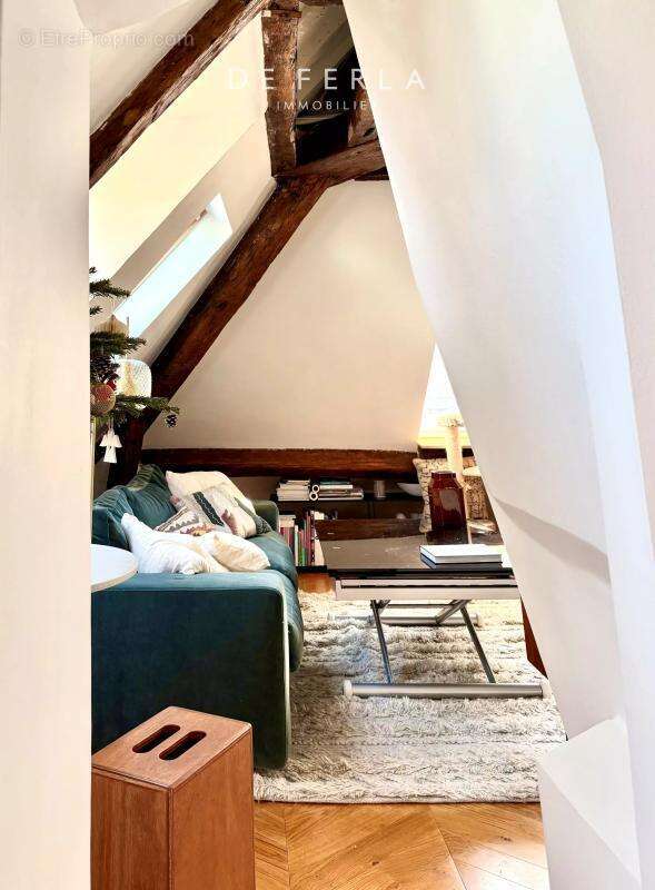 Appartement à PARIS-1E