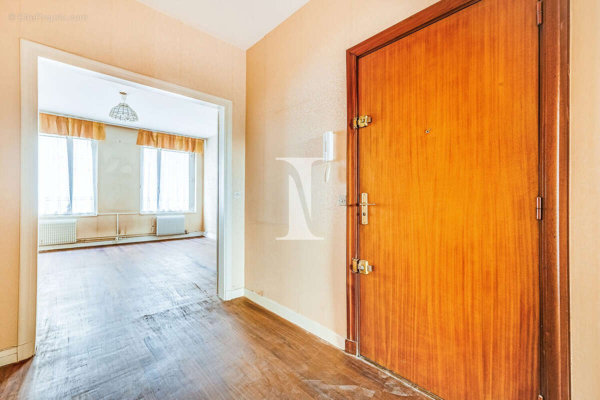 Appartement à PARIS-17E