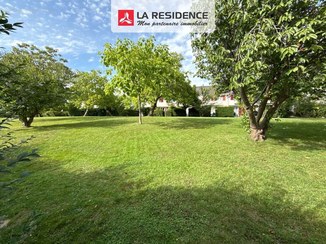 Maison à LE MESNIL-SAINT-DENIS