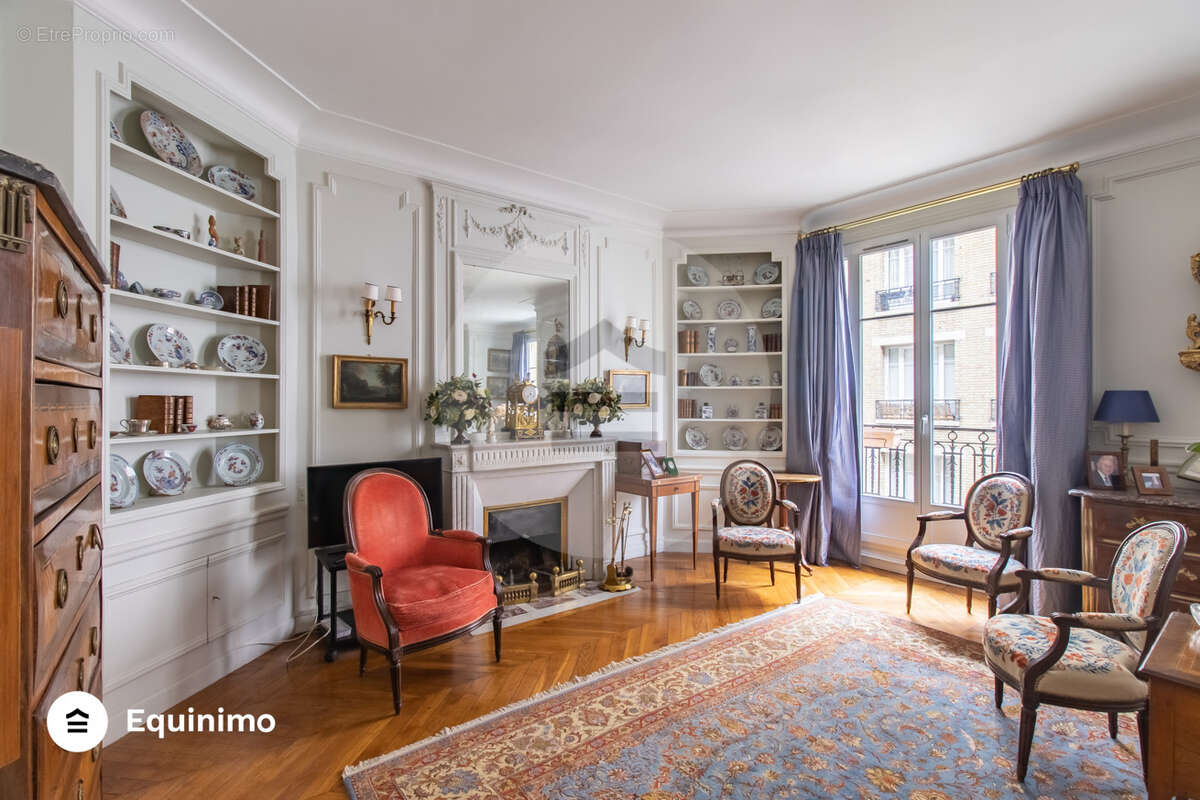 Appartement à PARIS-16E