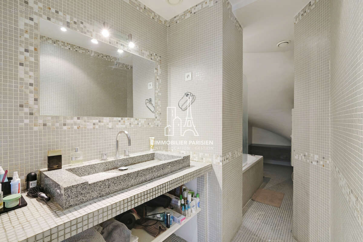 Appartement à PARIS-17E