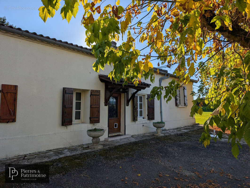 Maison à MEZIN