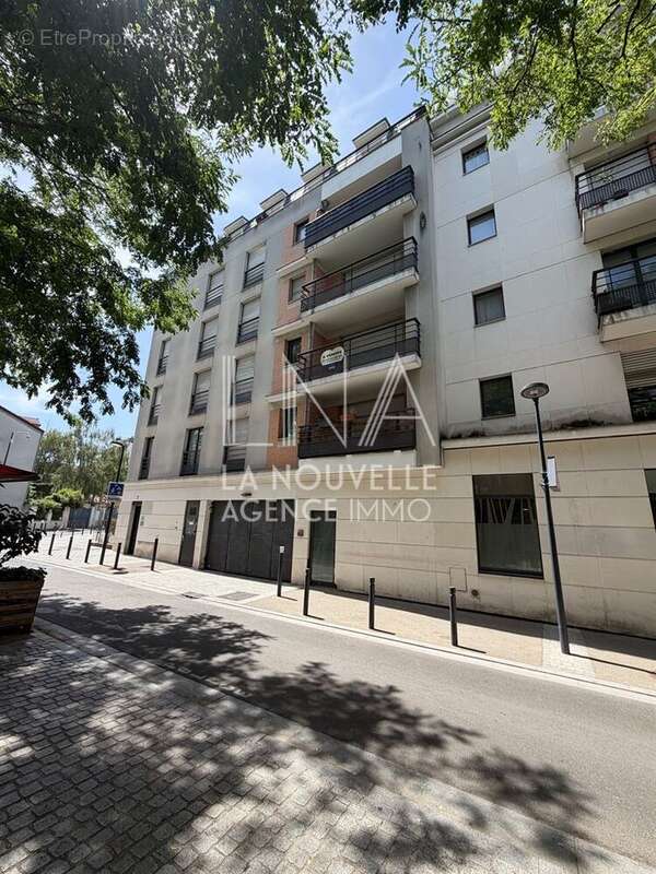 Appartement à LES LILAS