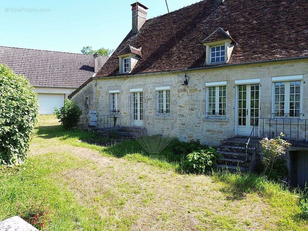 Maison à CORVOL-D'EMBERNARD