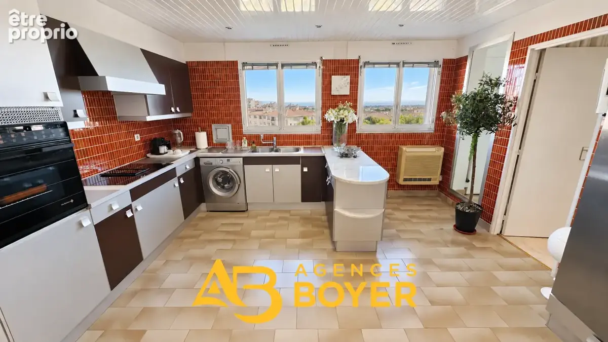 EXCLUSIVITÉ   HYÈRES CENTRE   Dernier étage : T5 de 140 m2 avec terrasse, garage, cave et studio indépendant - photo 6
