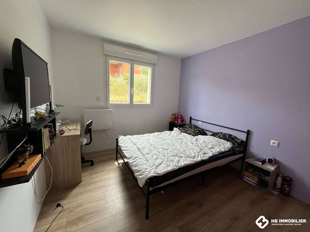 Maison à SAINT-CYR-DE-FAVIERES