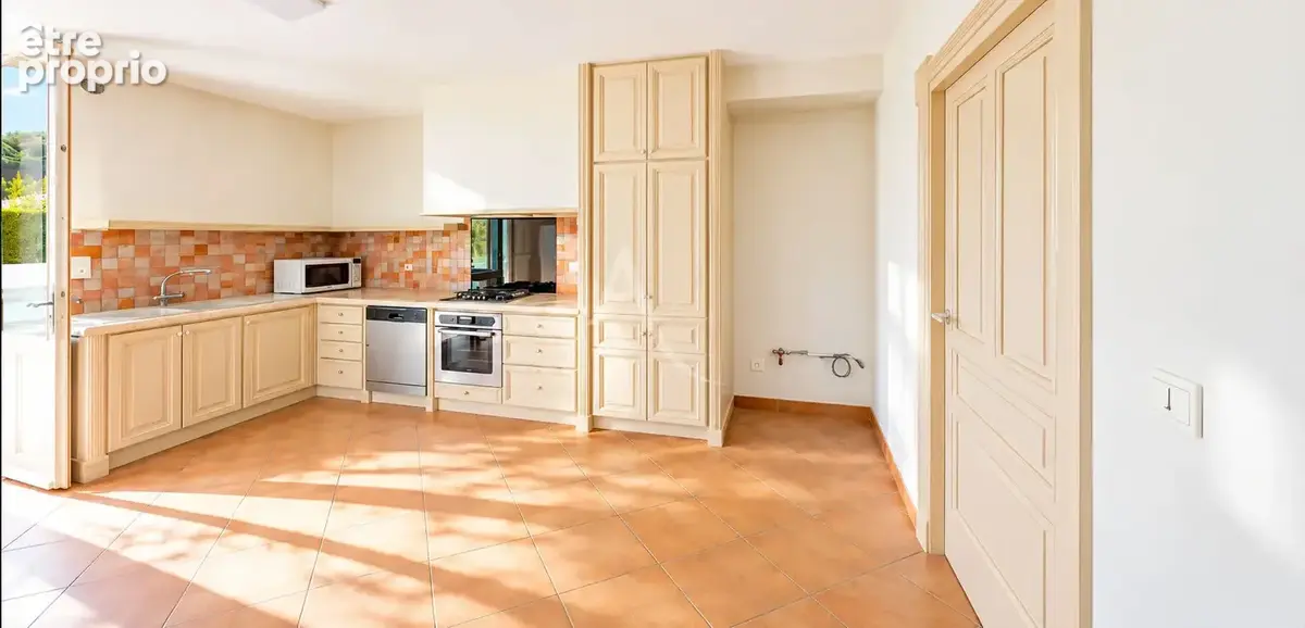 Maison de caractère 272 m² avec piscine  - La Tour-du-Crieu - photo 6