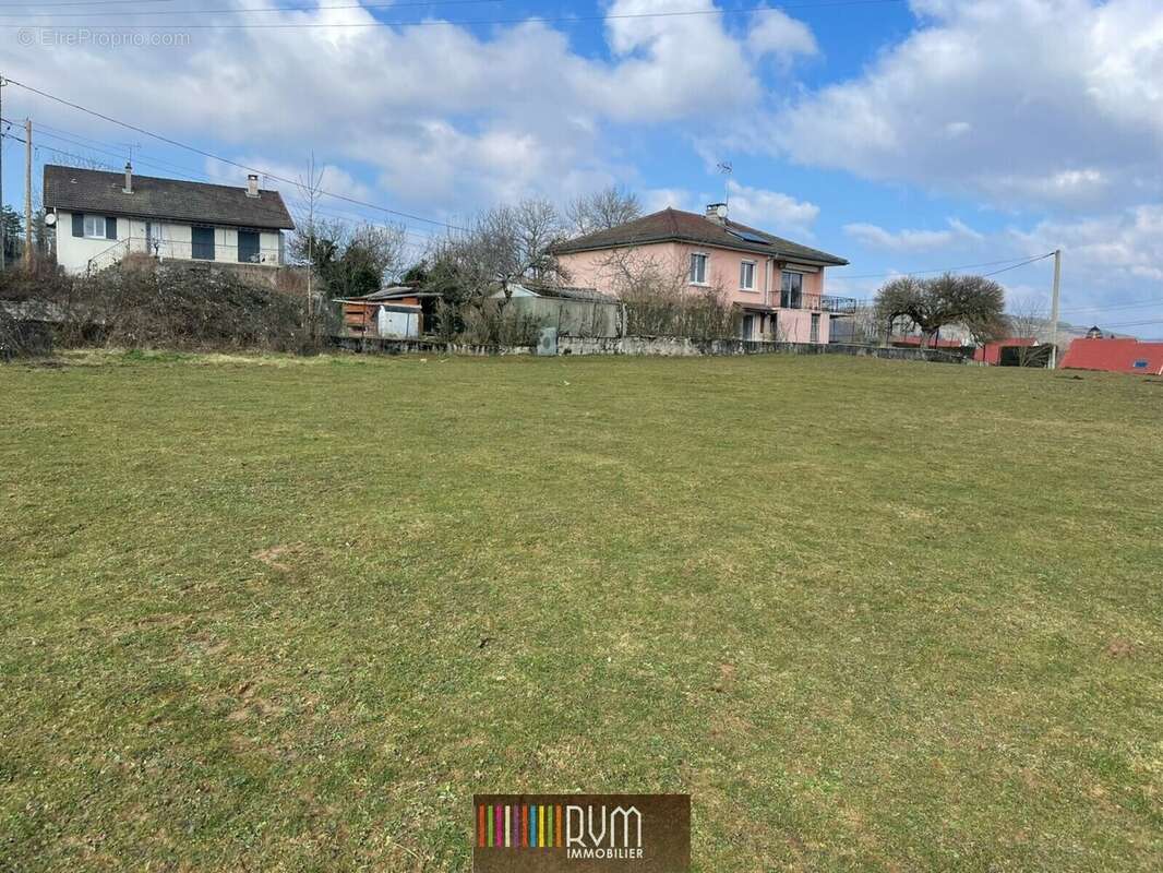Terrain 1827 m² à Hautecourt-Romaneche  - photo 3