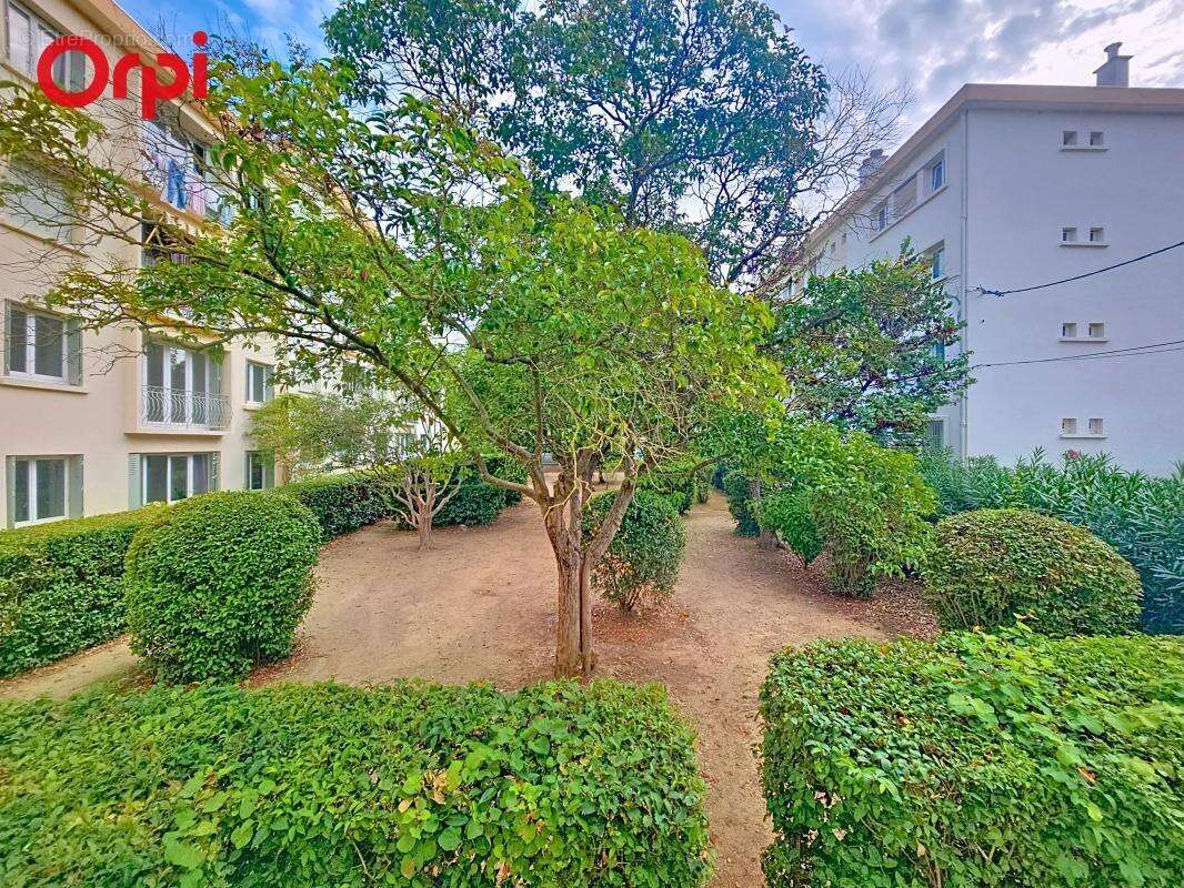 Appartement À Vendre - photo 2