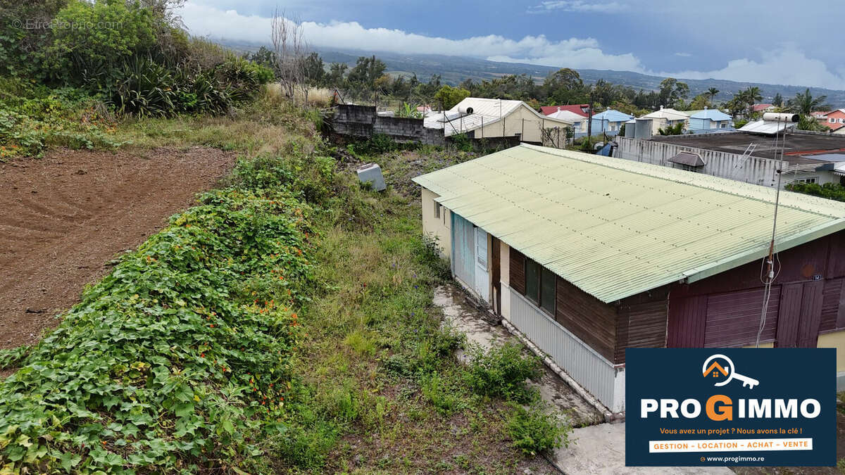 Terrain à LE TAMPON