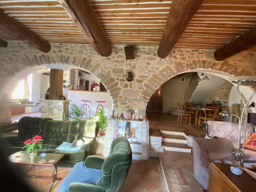 Maison à MIRABEL-AUX-BARONNIES