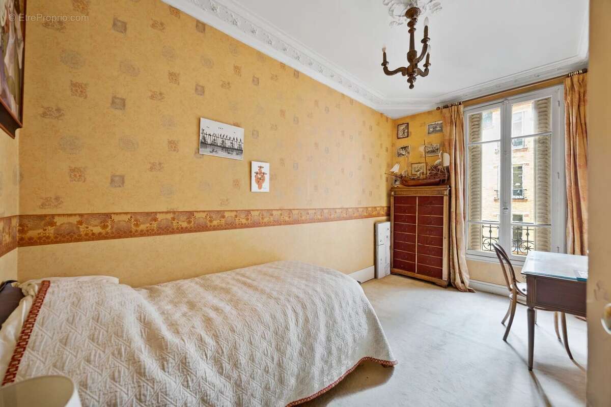 Appartement à COURBEVOIE
