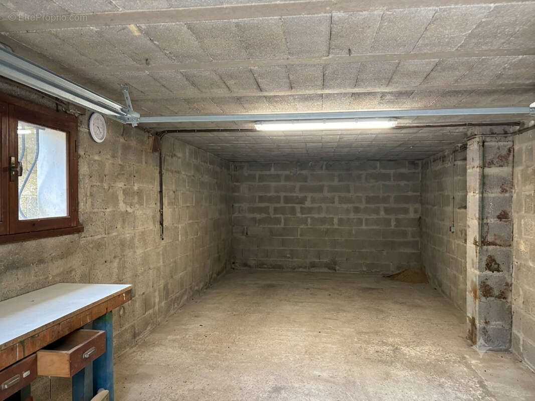 Aux portes de Cognac, MAISON avec terrain à réinventer selon vos envies - photo 14