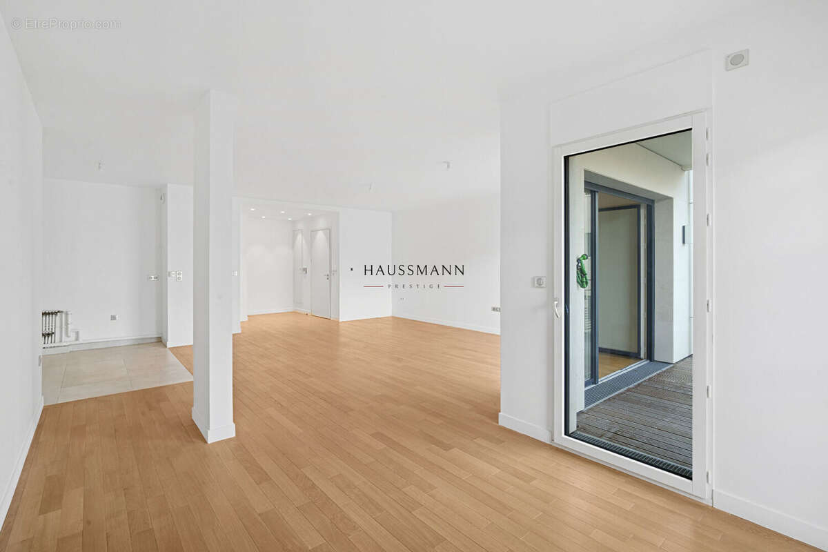 Appartement à NEUILLY-SUR-SEINE