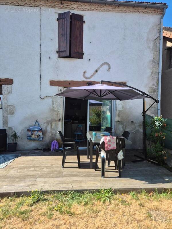 Photo 1 - Maison à ESCUROLLES