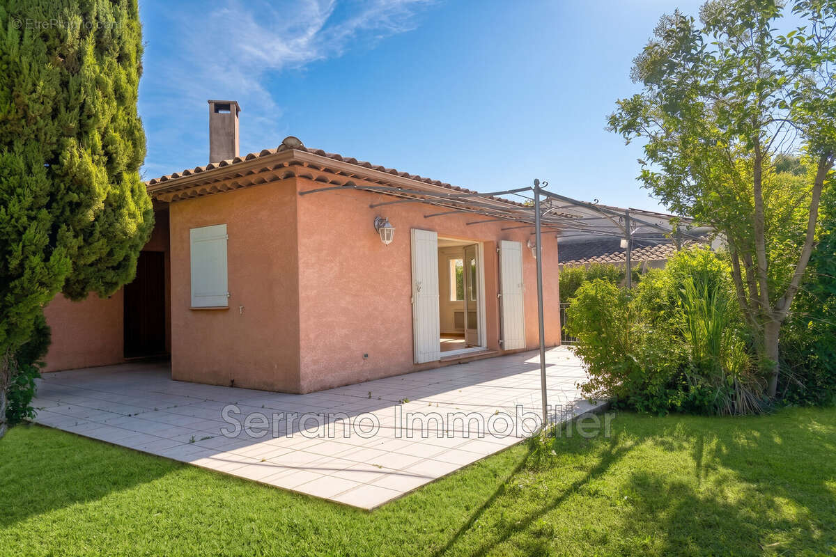 Maison 109 m² à Rognonas  - photo 2
