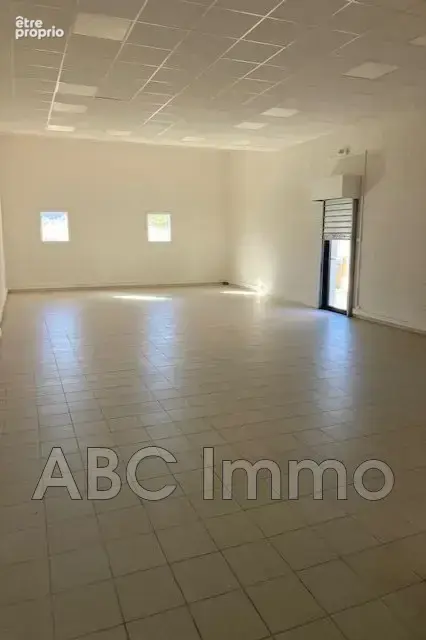 Commerce 564 m² à vendre à Saint-Cannat (13760) - photo 3