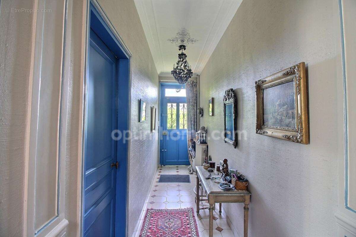 Maison 7 pièces avec jardin et dépendances à vendre à MAISONS LAFFITTE (78) - photo 3