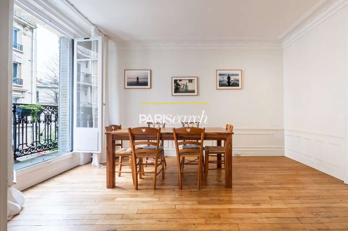 Appartement à PARIS-16E