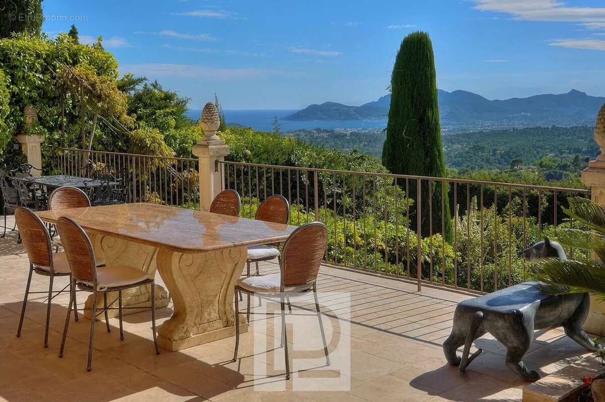 Maison à MOUGINS