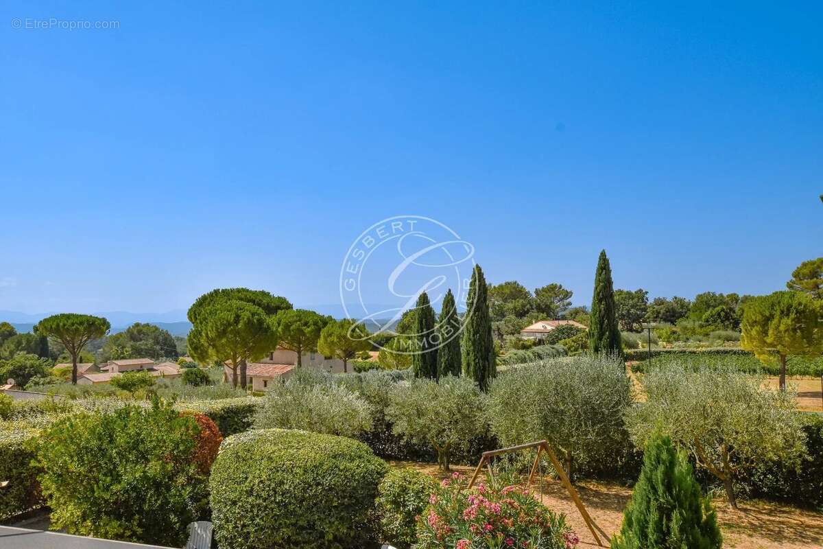 A vendre flayosc - maison a pied au village 3 chambres avec piscine et garage au calme absolu - photo 18