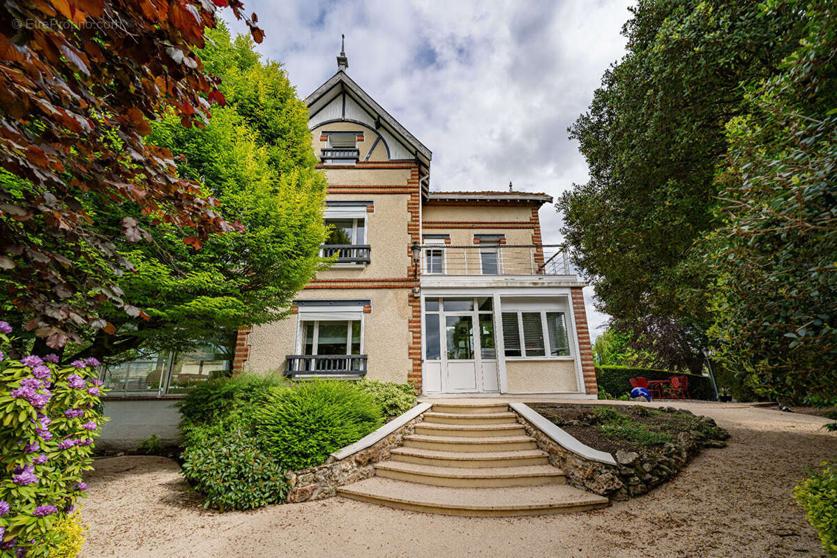 Maison de maître 247 m² avec piscine - vieux bezannes - photo 2