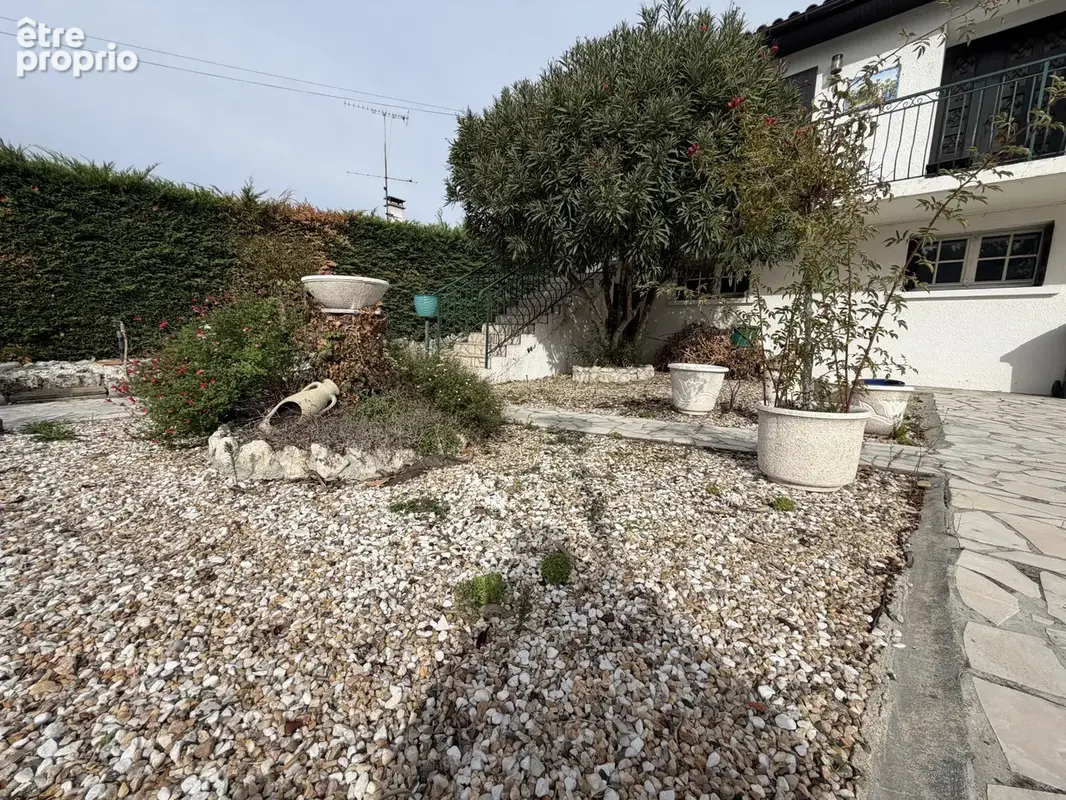 Maison avec sous-sol total pouvant permettre deux logements - photo 3