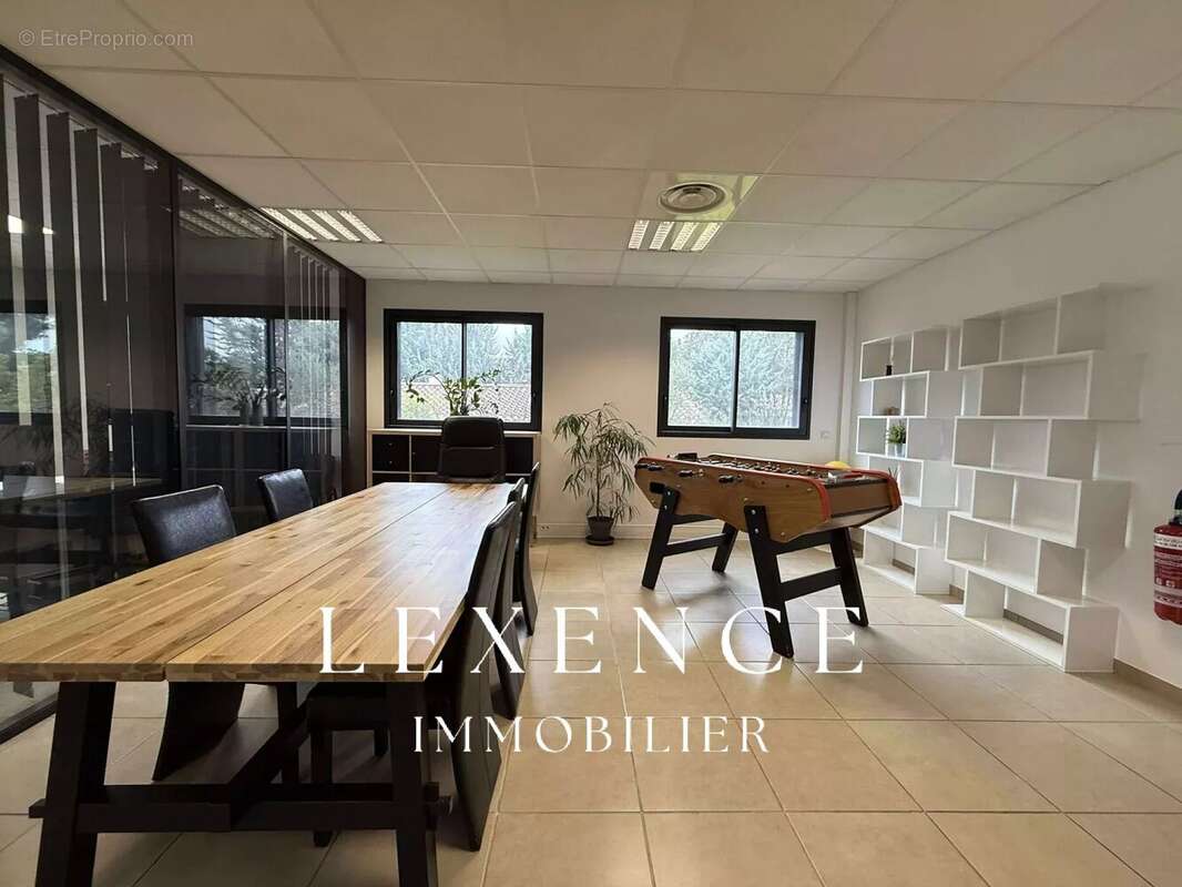 Commerce à EGUILLES