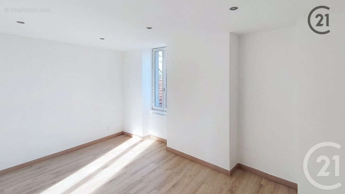 Appartement à BRIE-COMTE-ROBERT