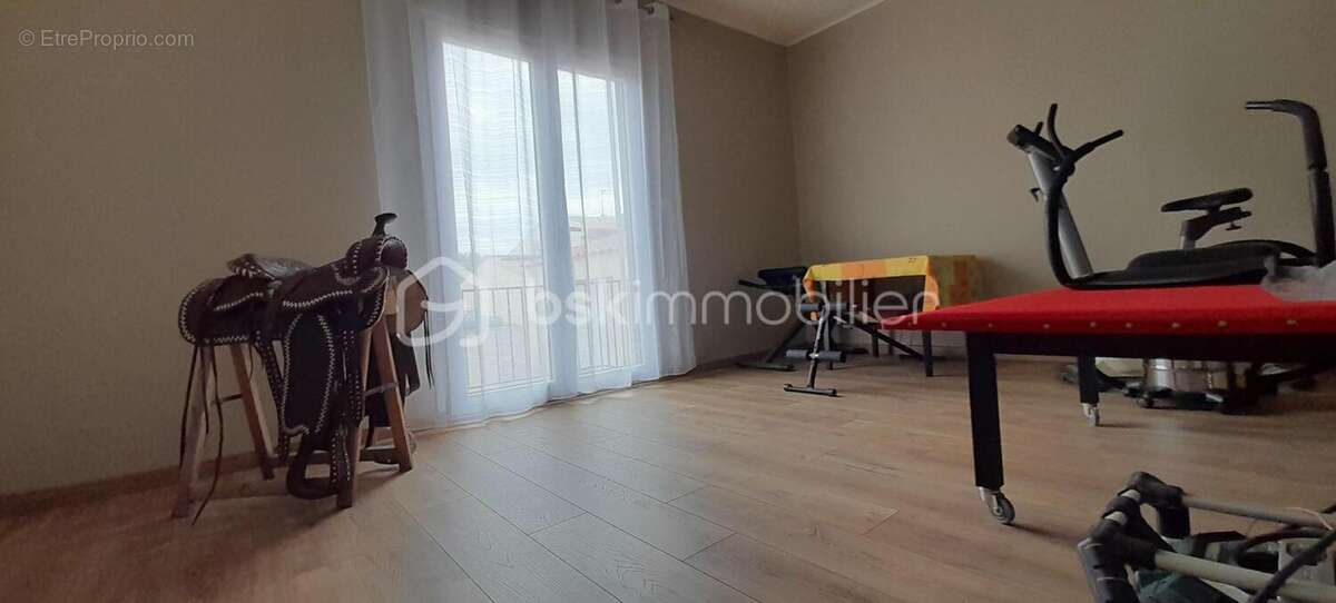 Maison à SAINT-LAURENT-DE-LA-SALANQUE