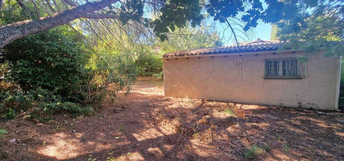 Autre à ROQUEBRUNE-SUR-ARGENS