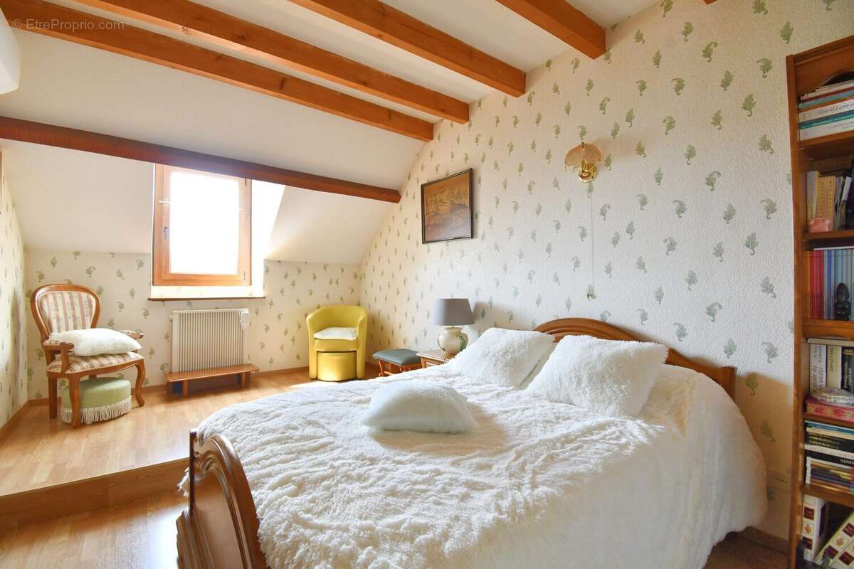 Maison à ROUSSILLON-EN-MORVAN