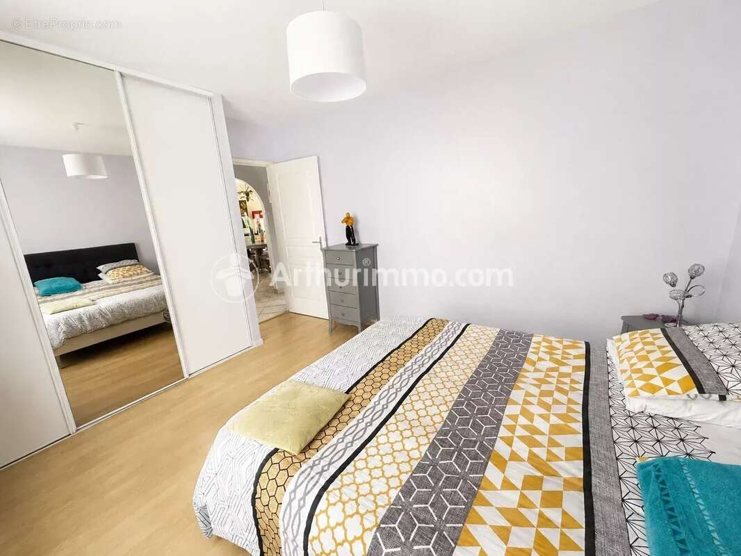 Maison de plain-pied – 2 chambres, terrain 700 m², garage, véranda - photo 8