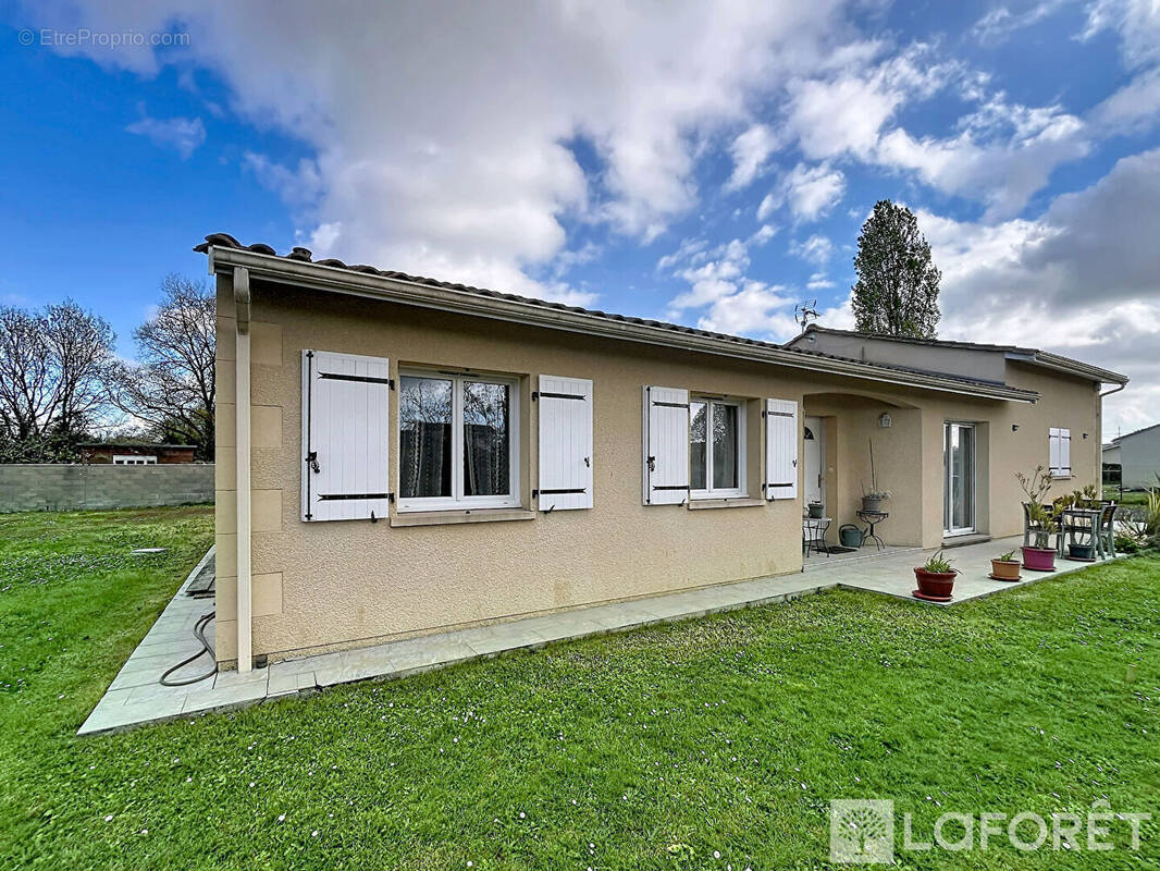 Maison à AMBARES-ET-LAGRAVE