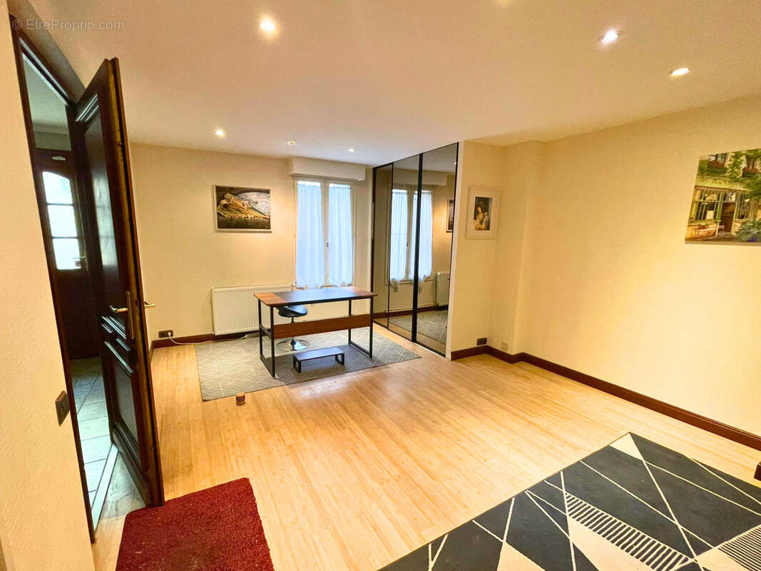 Appartement à CHENNEVIERES-SUR-MARNE