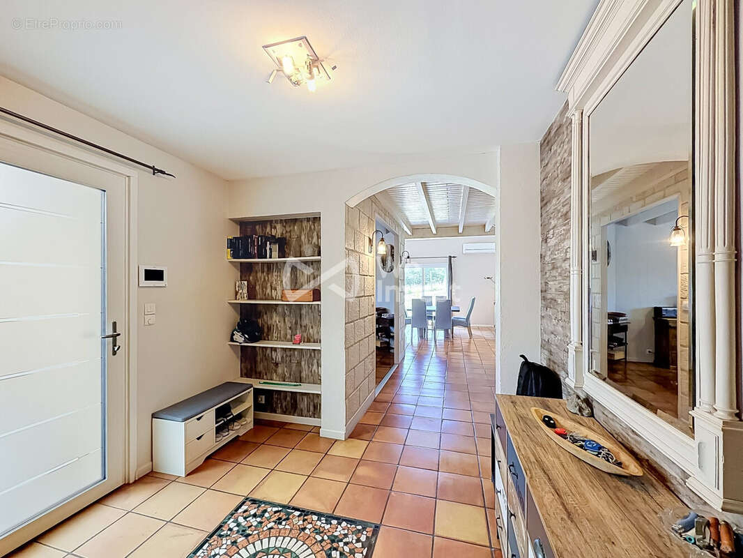 Maison 170 m² à Serpaize  - photo 5
