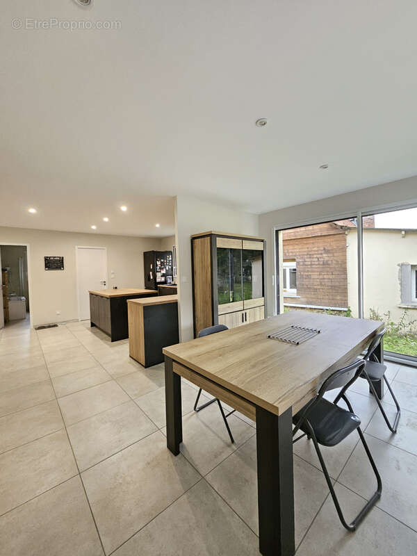 Maison à HALLOY-LES-PERNOIS