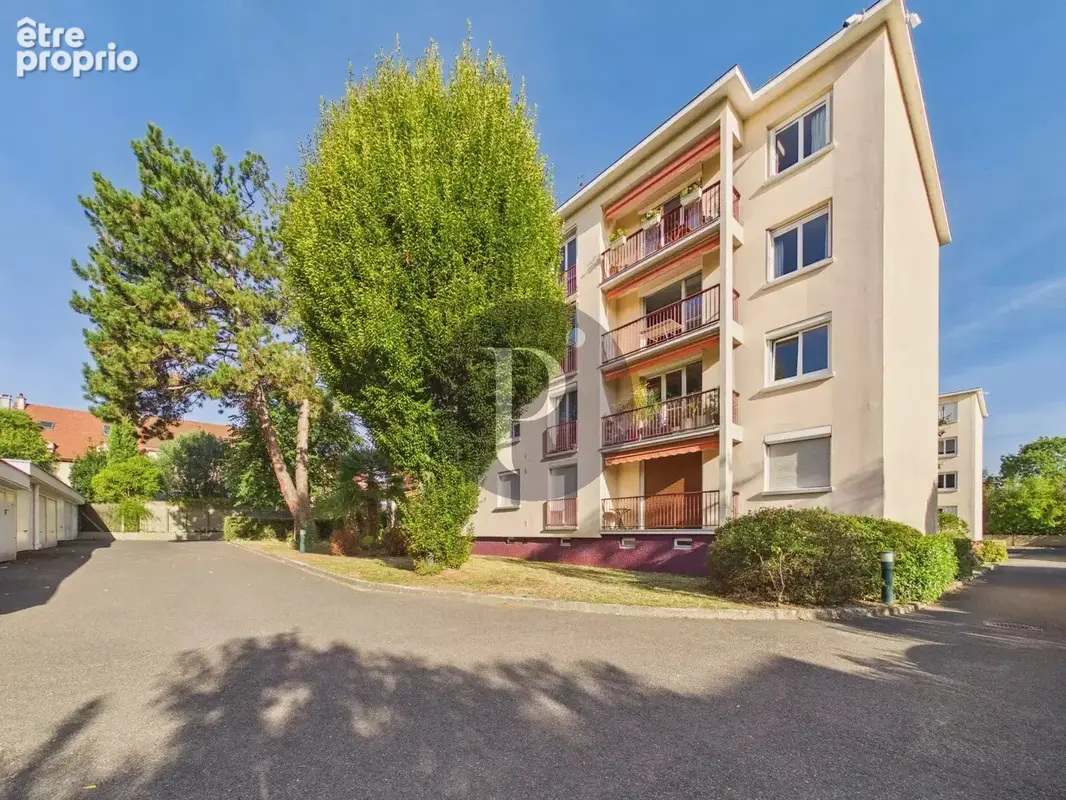 Appartement 4 pieces avec balcon et box - photo 10