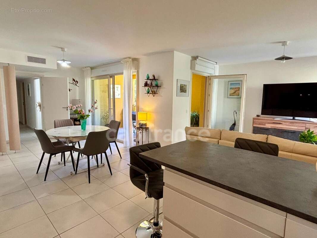Appartement à vendre 4 pièces HYERES (83) - Plain pied - 2 parkings - 2 terrasses - photo 19