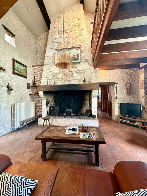 Maison à SAINT-MARTIN-DE-BEAUVILLE