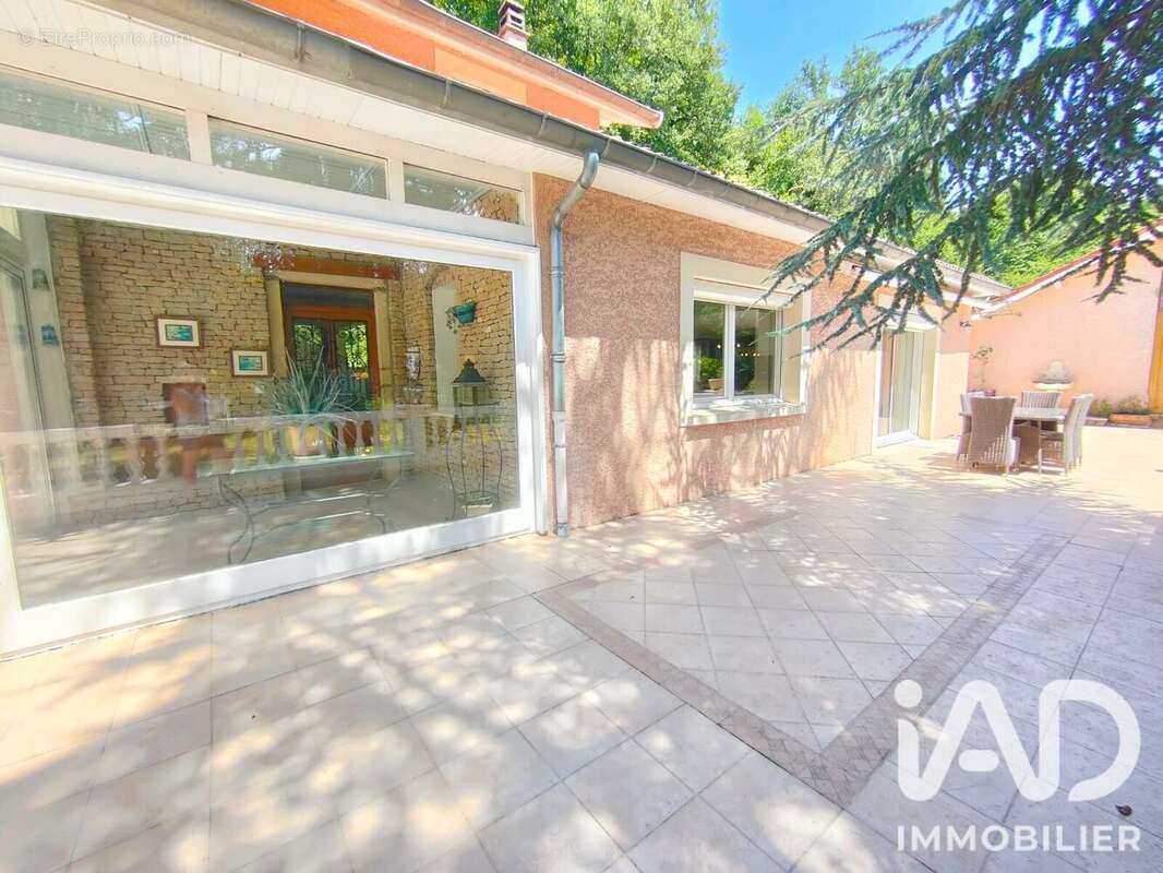 Maison 200 m² à Saint-Georges-D'esperanche  - photo 7