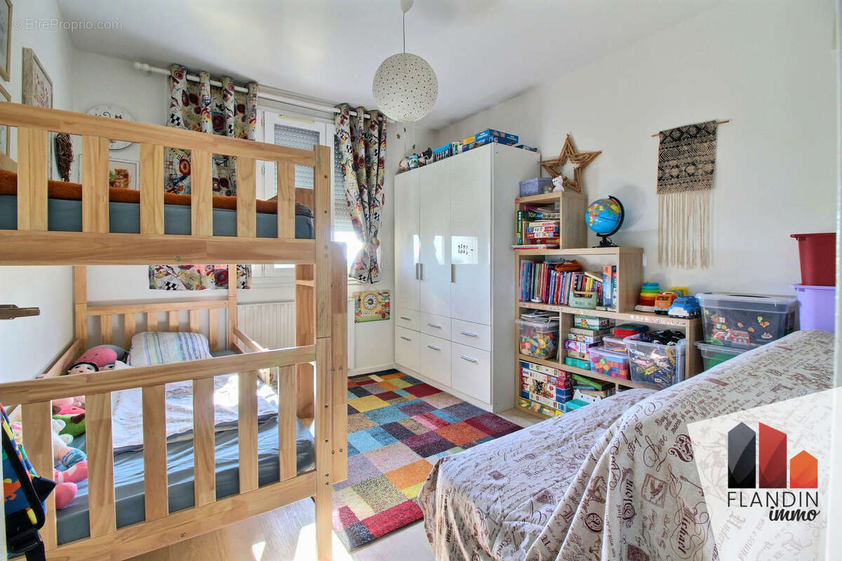 Appartement à SAINT-GENIS-LAVAL