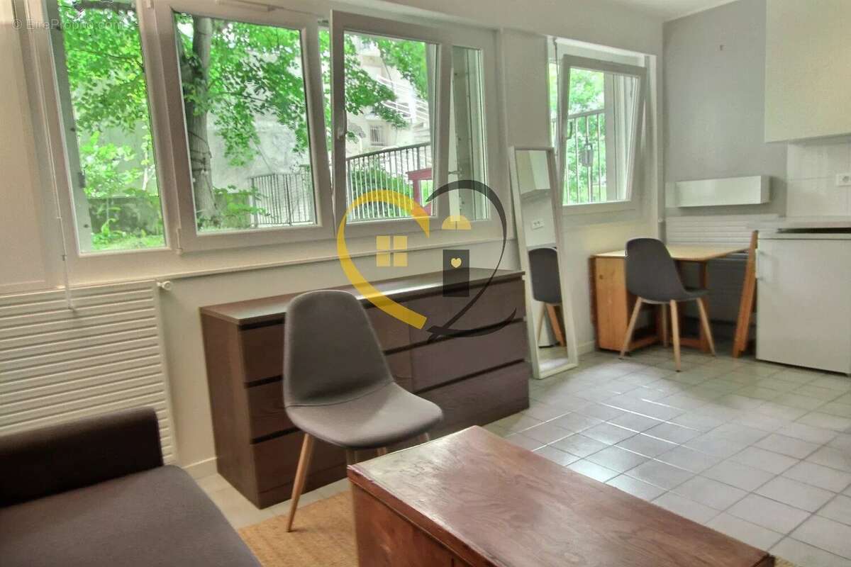 Appartement à PARIS-14E
