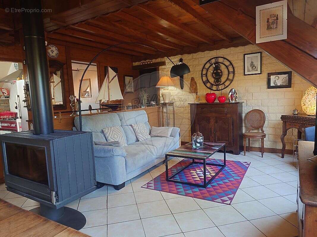 Maison à SAINT-LEGER-SOUS-BEUVRAY