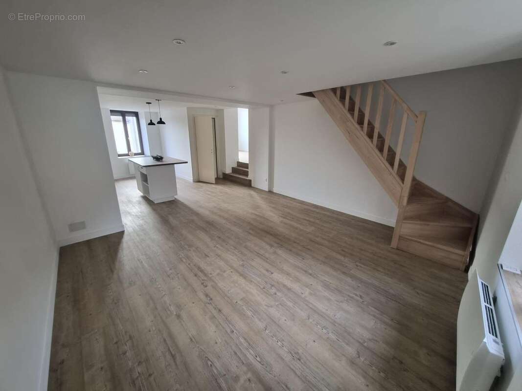 Maison à CHOLOY-MENILLOT