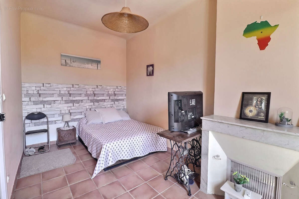 Maison en pierre ! secteur "les routes" toulon ouest 4 pièce(s) 90 m2 - photo 9