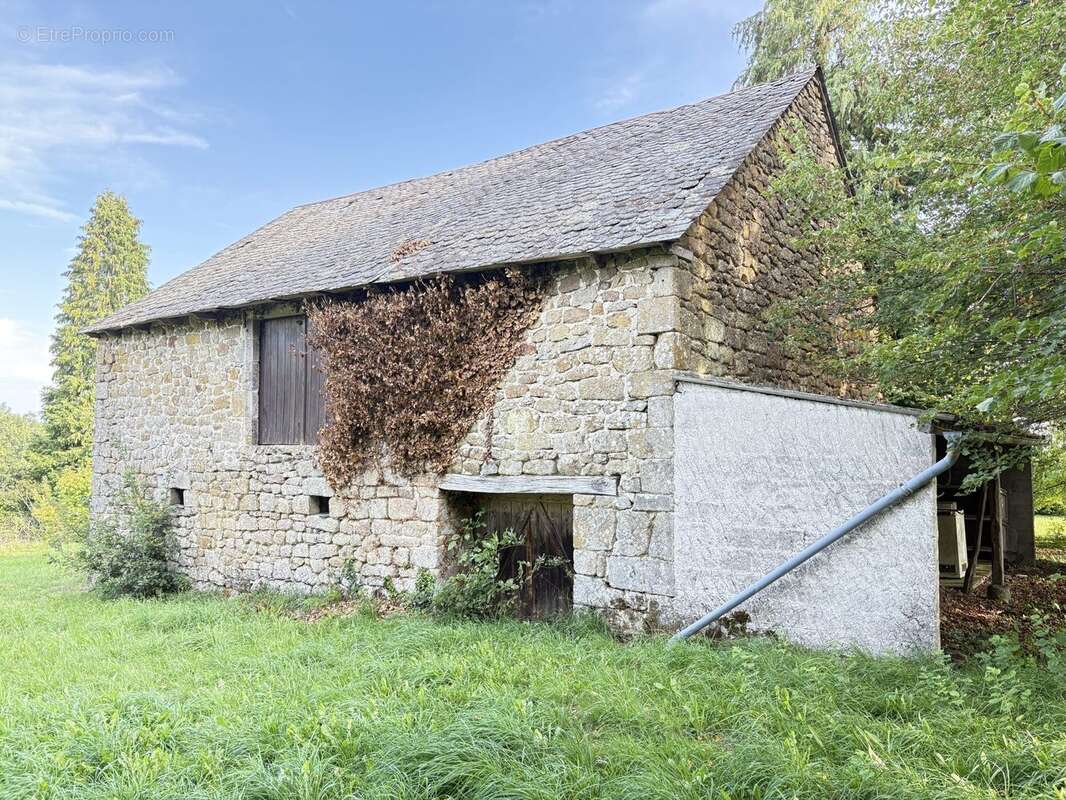 Grange - Maison à AURIAC